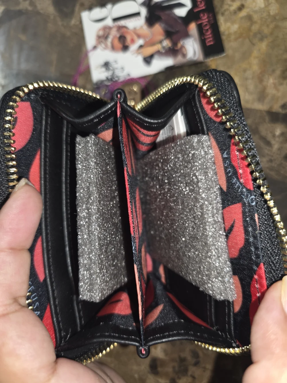 Nicole Lee White Graphic Kiss-Lock Crossbody Wallet
